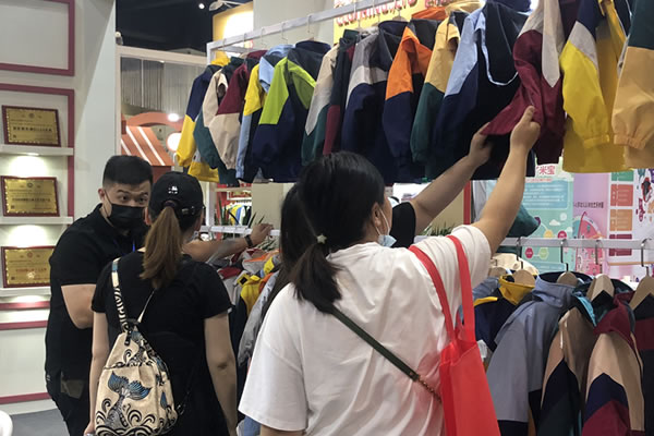 鄭州校服園服展現(xiàn)場錦集